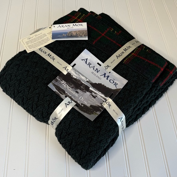 Aran Mor Other - Aran Mór Ireland Wool Throw Blanket 40x60 100% Merino Wool Hunter Green NEW 1028